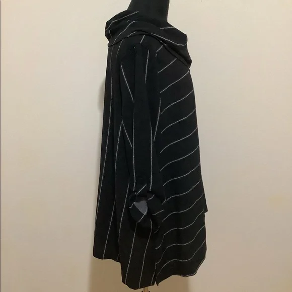 ari mills Top - Picture 4 of 9